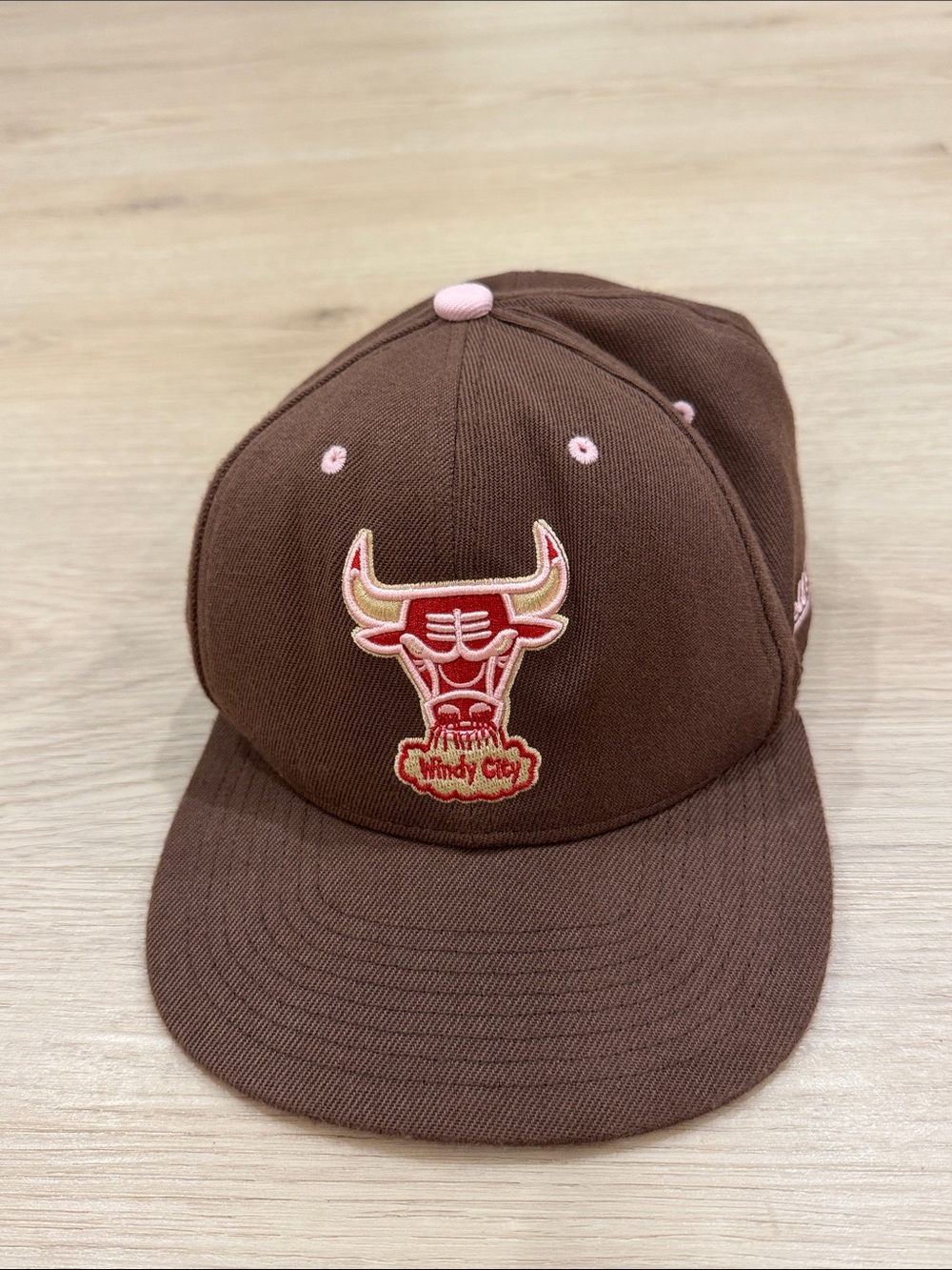 NBA Bulls Mitchell Ness 7 3/8 Brown & Pink Bull Logo Cap – Snapback